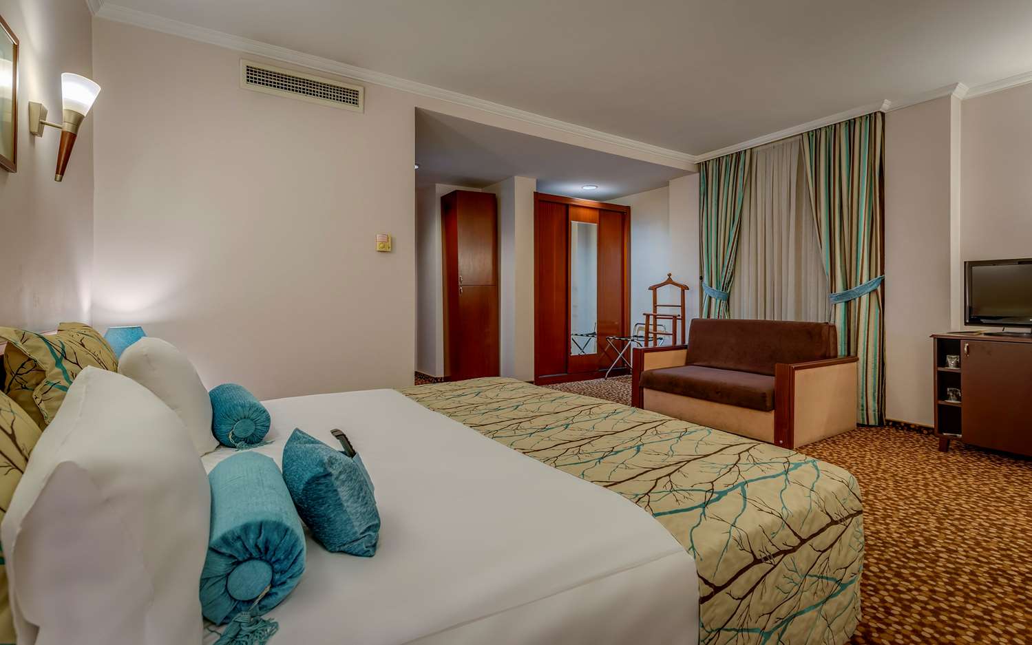 Best Western Plus Khan Hotel 26/49