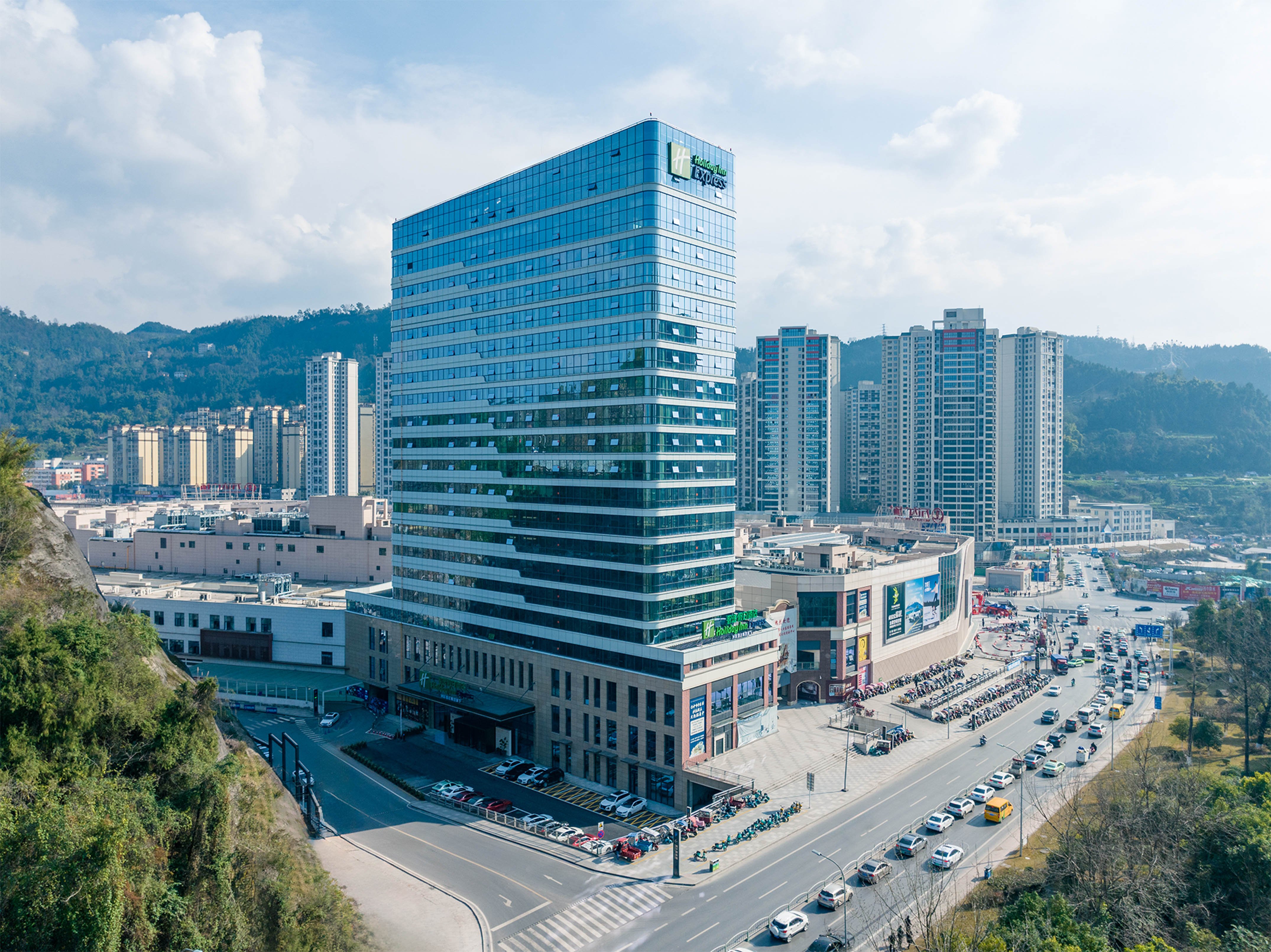 Holiday Inn Express Bazhong Center 4/27