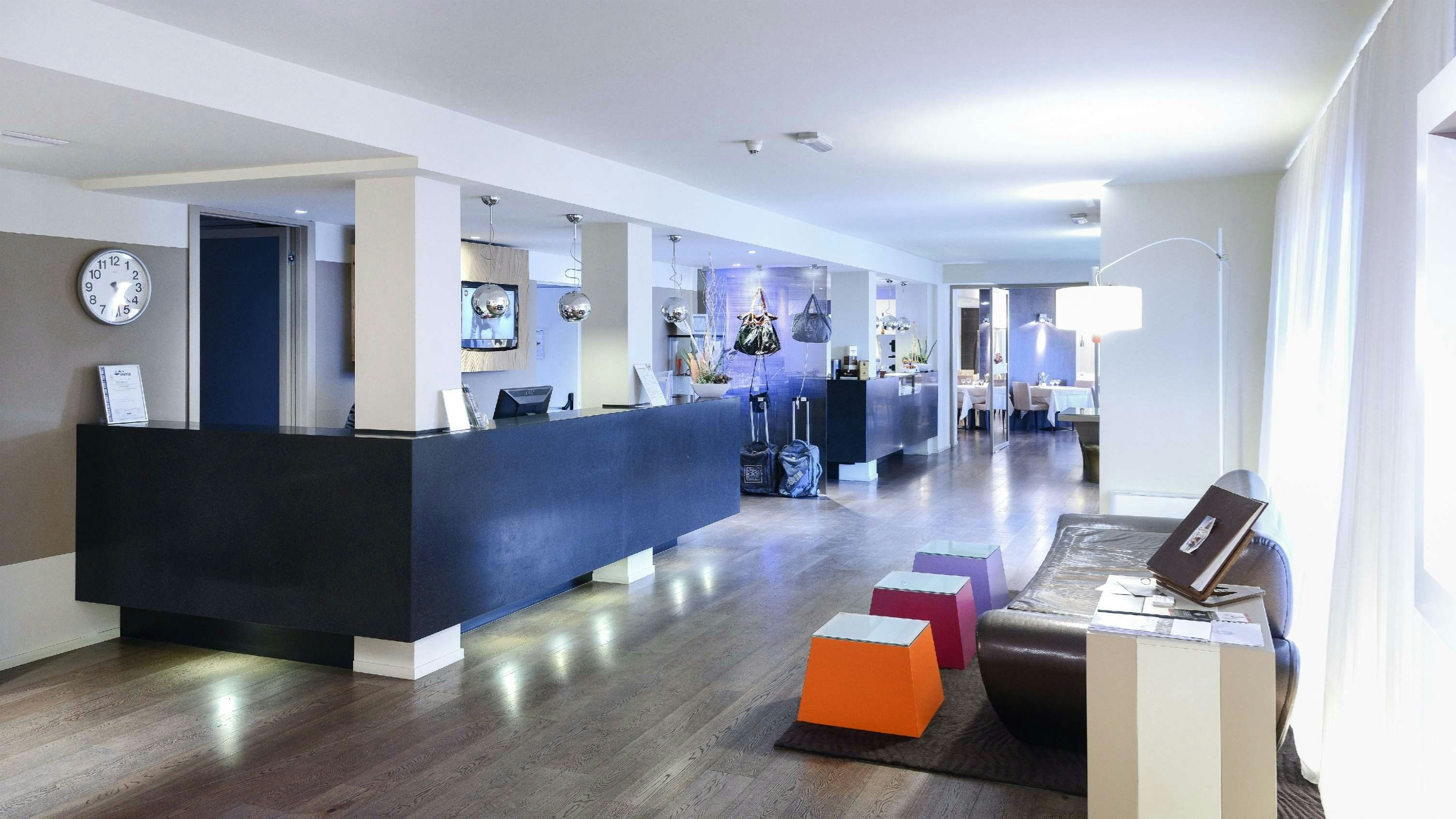 HOTEL PARIGI 2 4/48