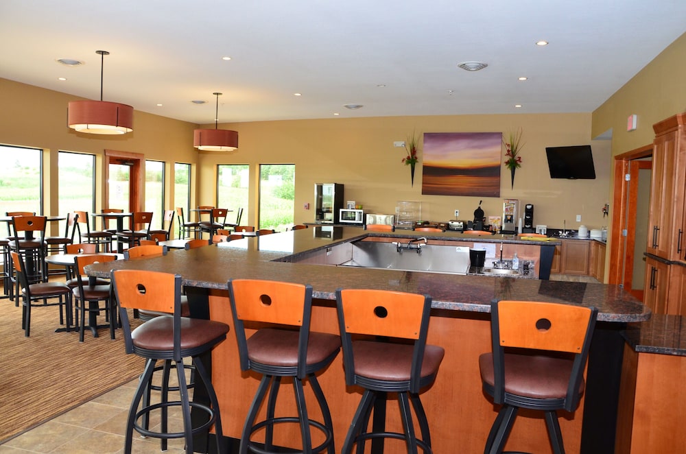 Cobblestone Inn and Suites Newton (ex. Boulders Inn & Suites) 45/55