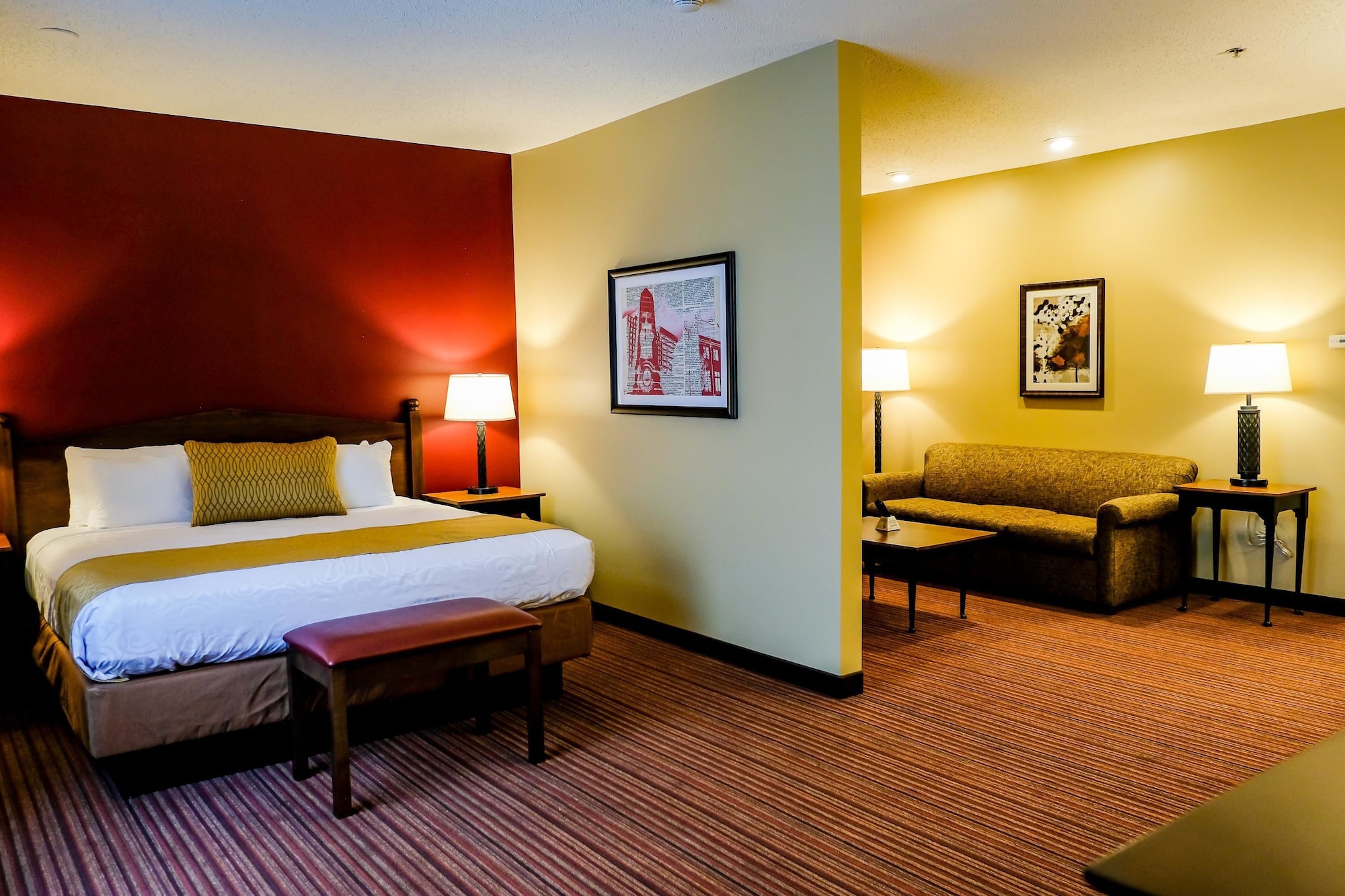SUITE, KING BED, SOFA, JETTED TUB
