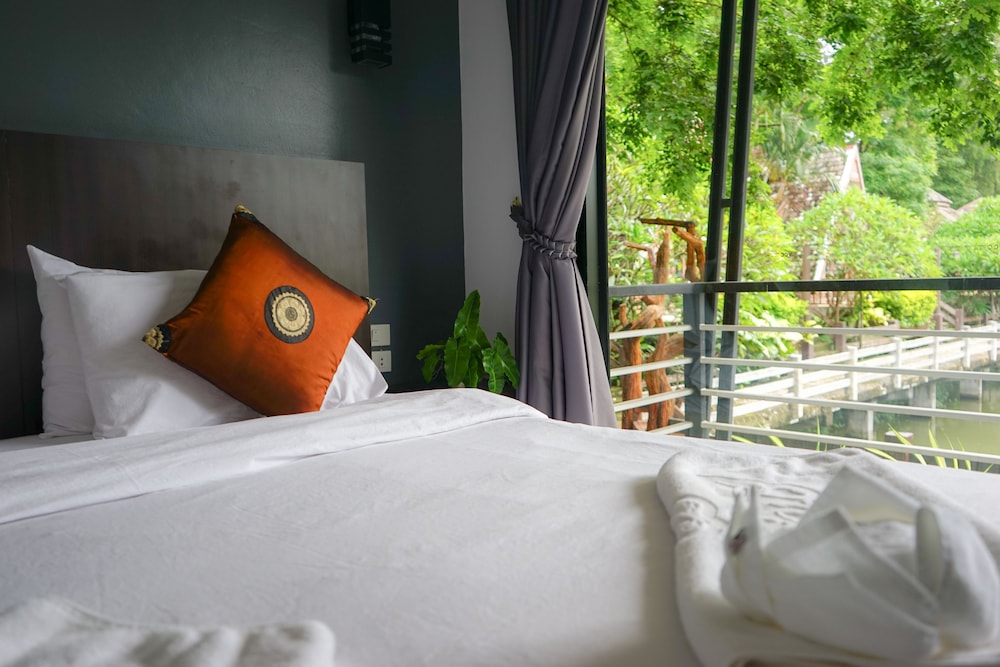 Nakhaburi Hotel & Resort 17/30