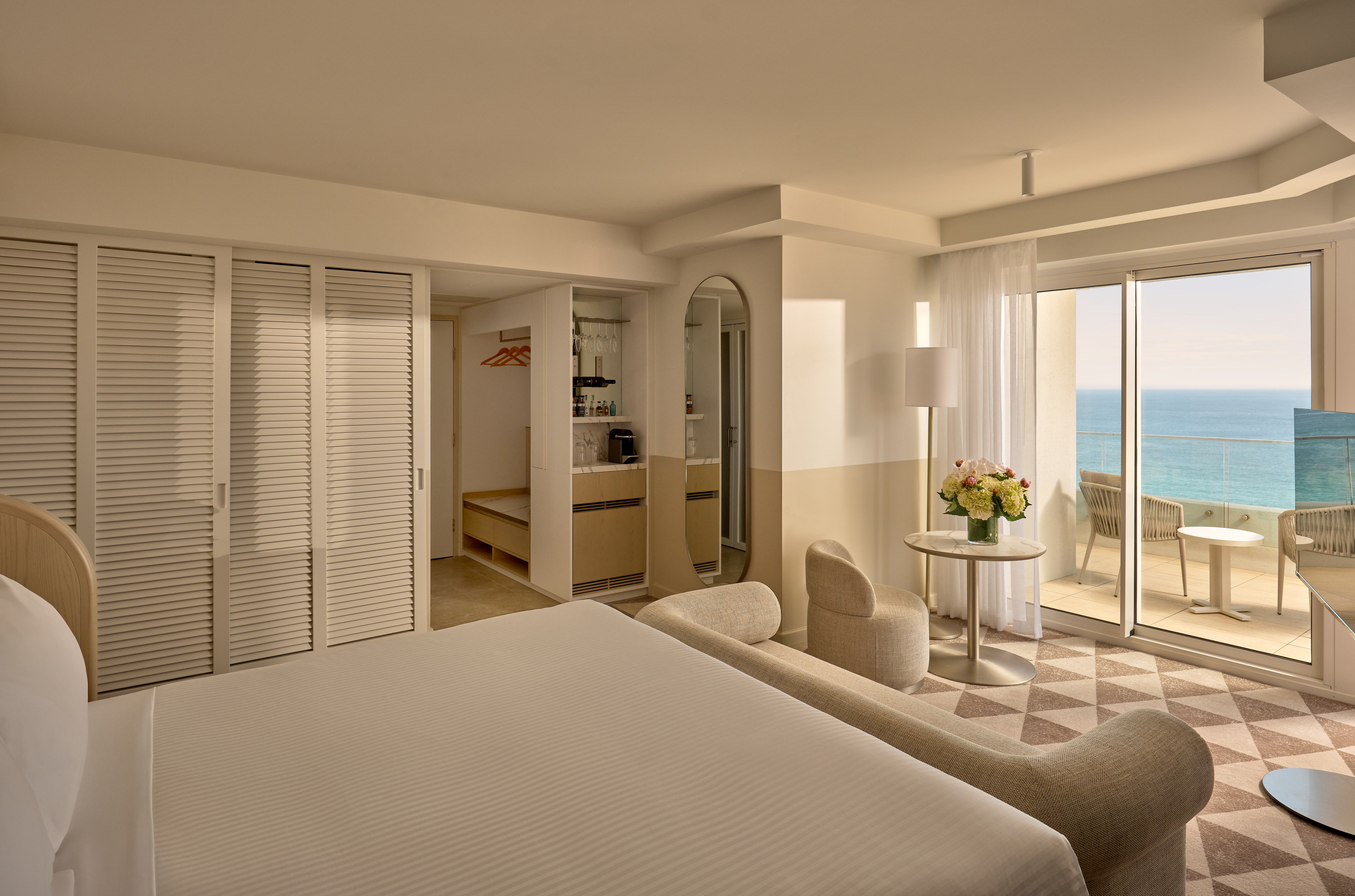 Junior Suite, King Bed, Ocean Front