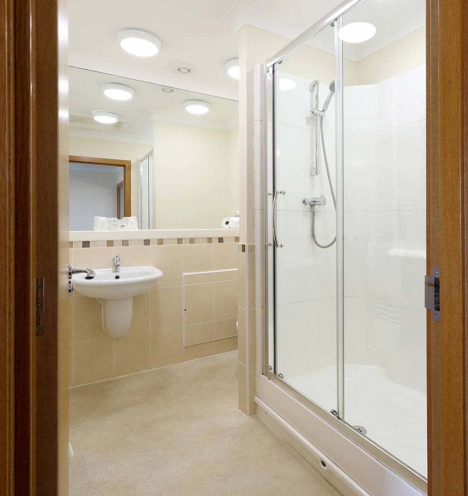 Woodland Bay Hotel 45/50
