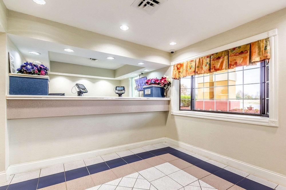 Econo Lodge Berea 10/37