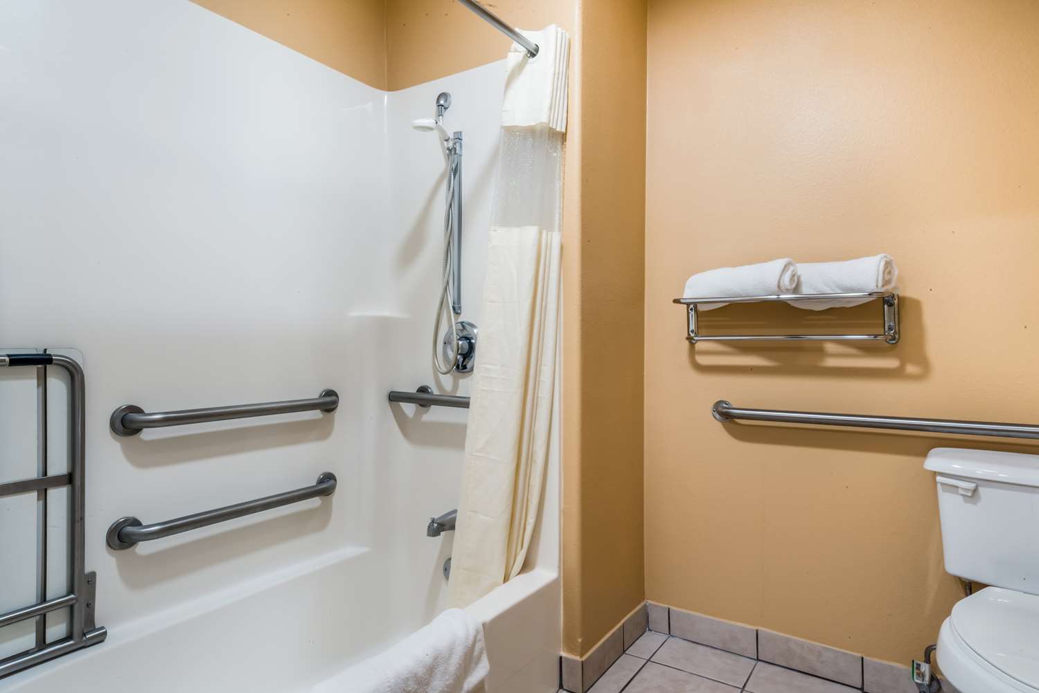 Americas Best Value Inn Ukiah 17/17