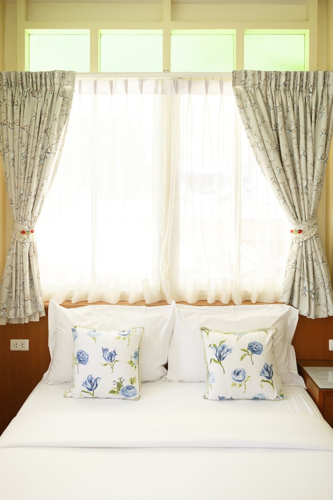 Baan Dinso Hostel 42/51