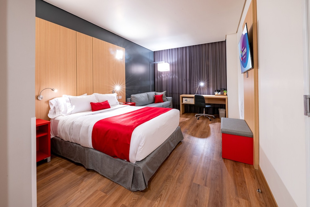 ROOM, KING BED