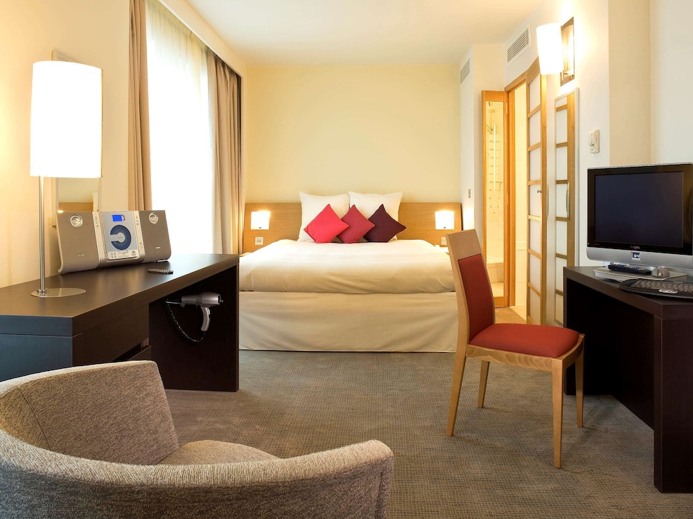 NOVOTEL READING CENTRE 23/80