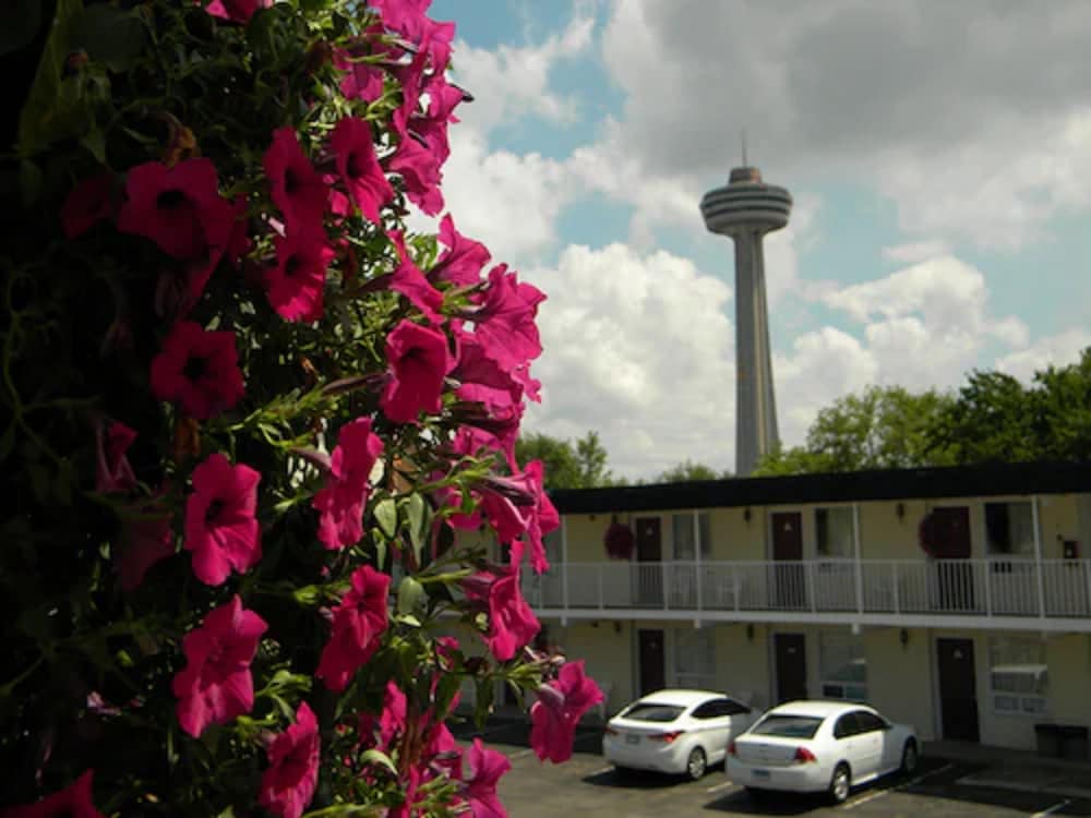 Fairway Inn by the Falls 39/44