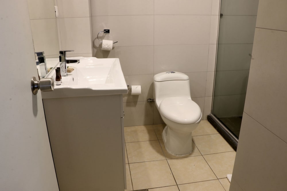 غرفة قياسية بسرير مزدوج، Hotel Plaza Nunoa 2/3