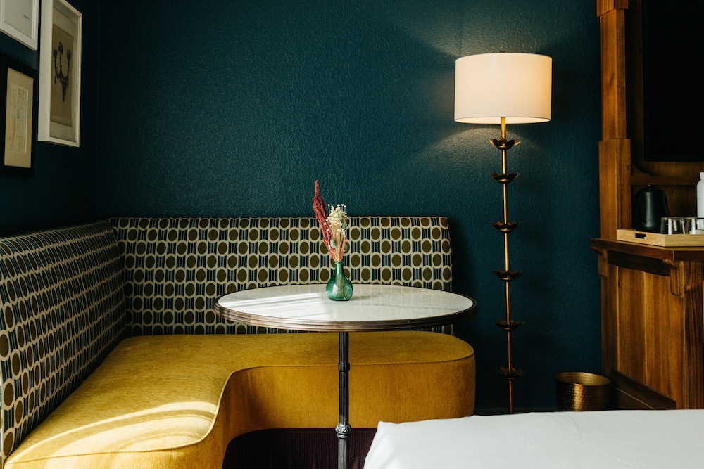 The Hotel Chalet At The Choo Choo 26/50