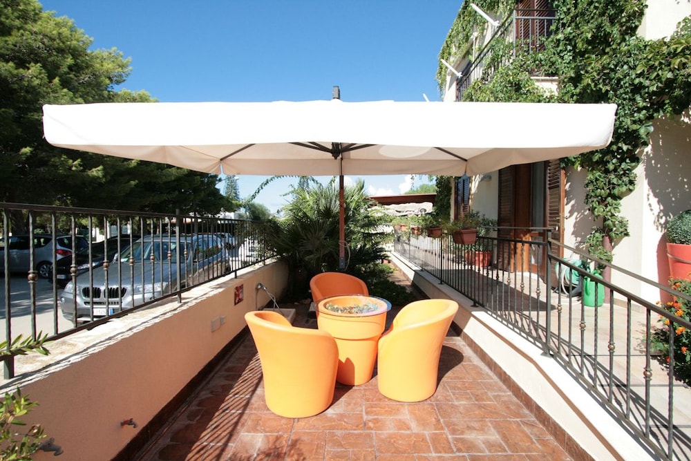 Iride Hotel 41/43