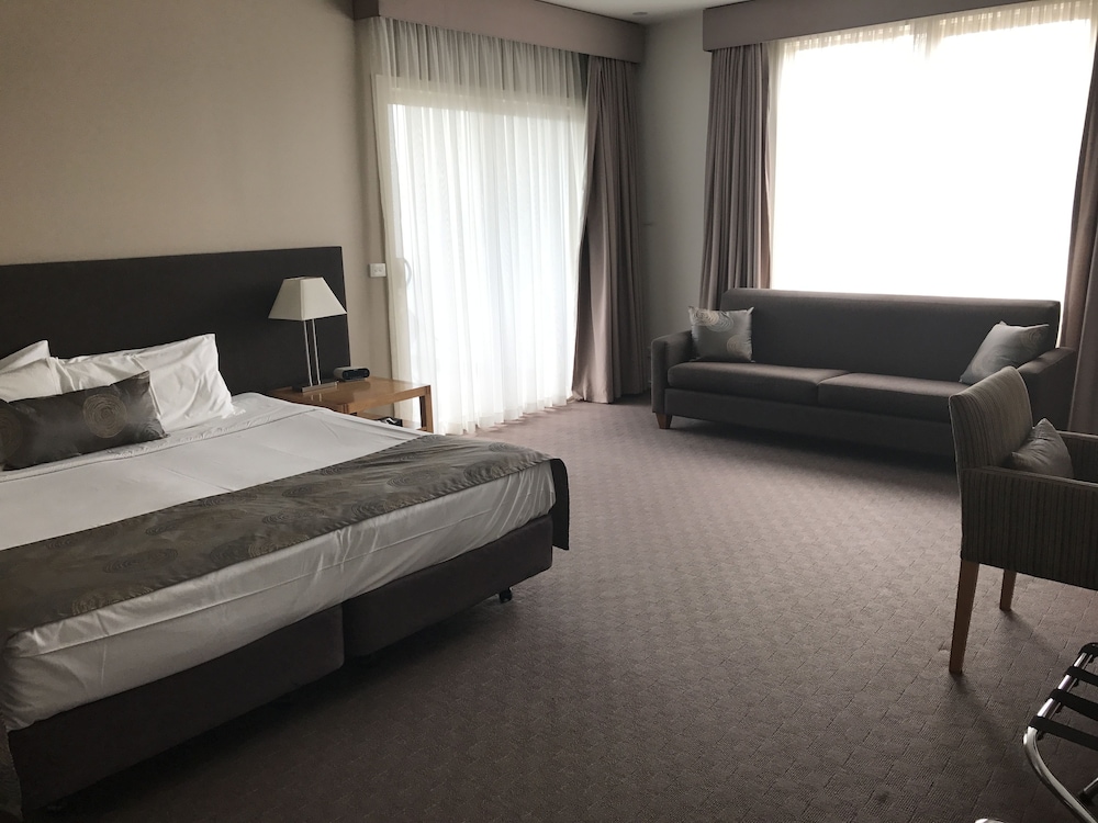 MORNINGTON HOTEL 14/45