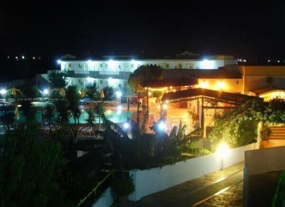 Fili Apartments in Tingaki