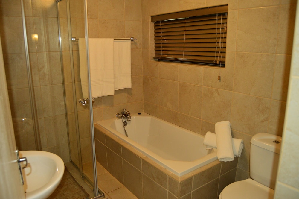 Crystal Rose Lodge and Spa 48/50
