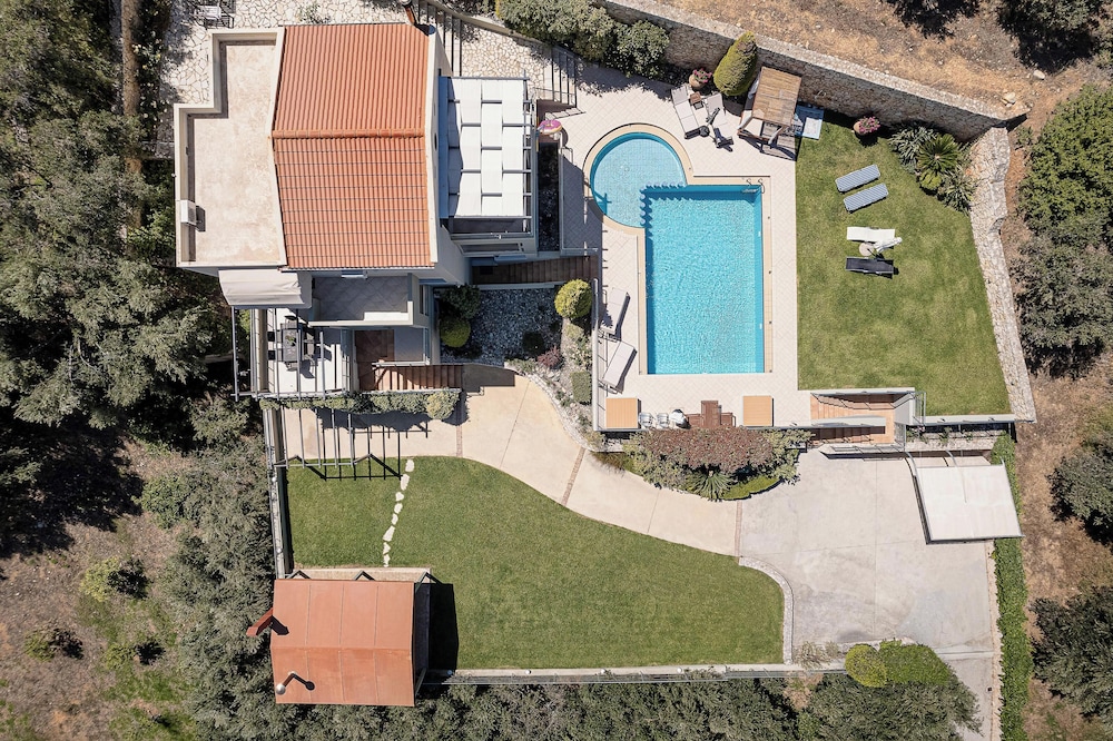 Villa Athinais 30/40