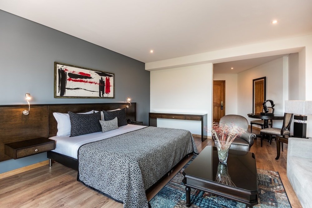 SUITE, DOUBLE BED, BALCONY
