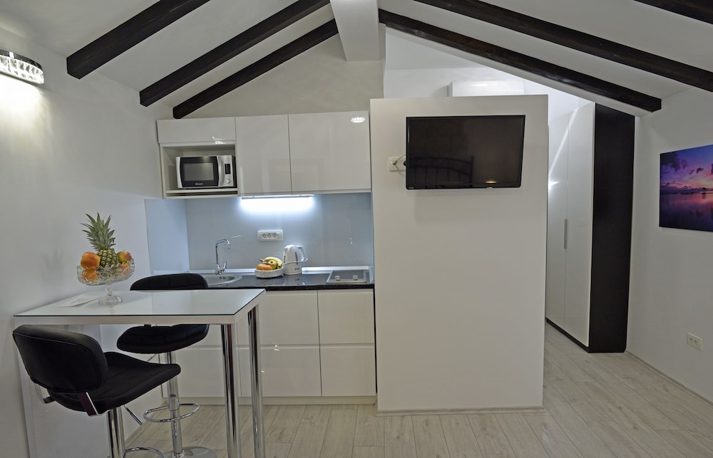 Kuzma Rooms 51/69