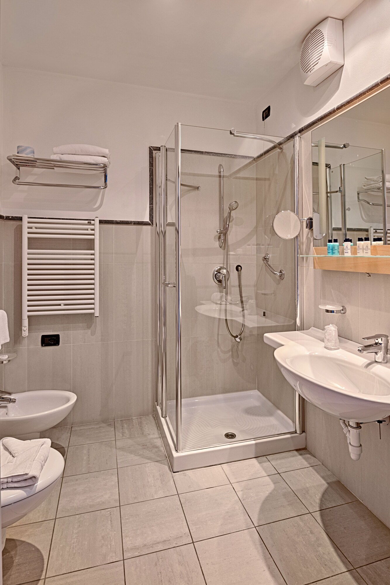 Mezzanine, Junior Suite, Queen Bed, Partial Sea View, Sofa