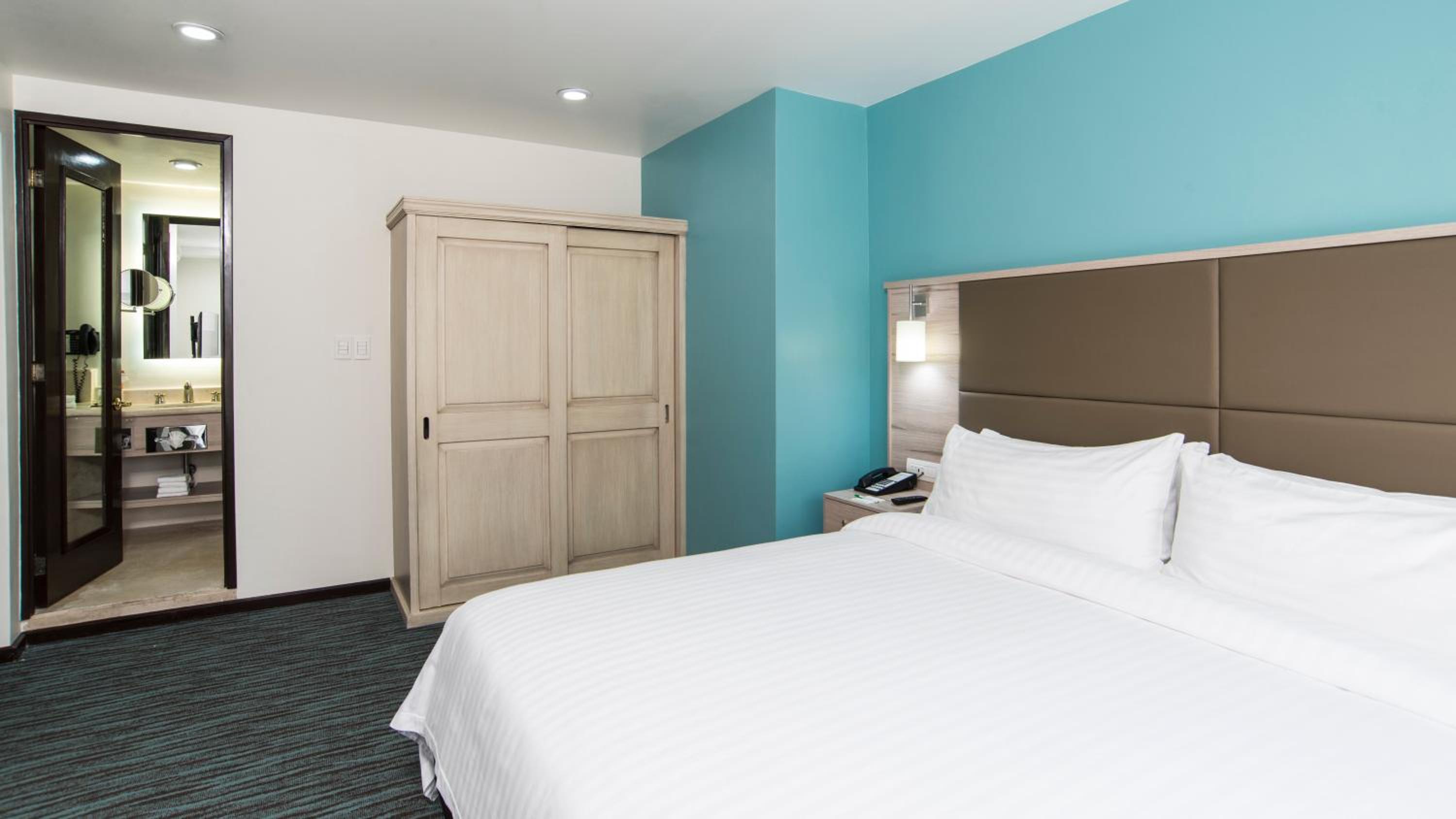 2 Bedrooms, Suite