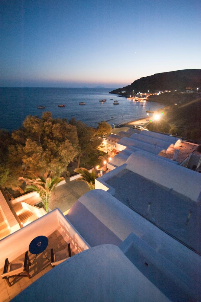 Akrotiri Hotel 43/50