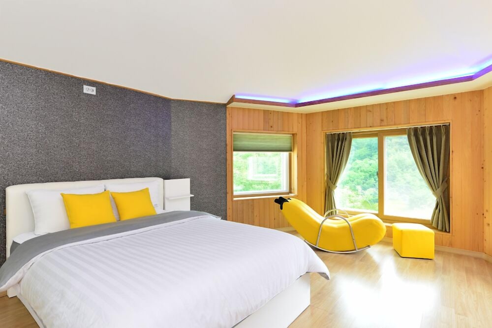 Gapyeong Camel Pension 4/50