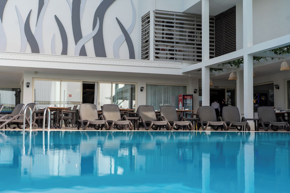 Adella Side Hotel 7/73