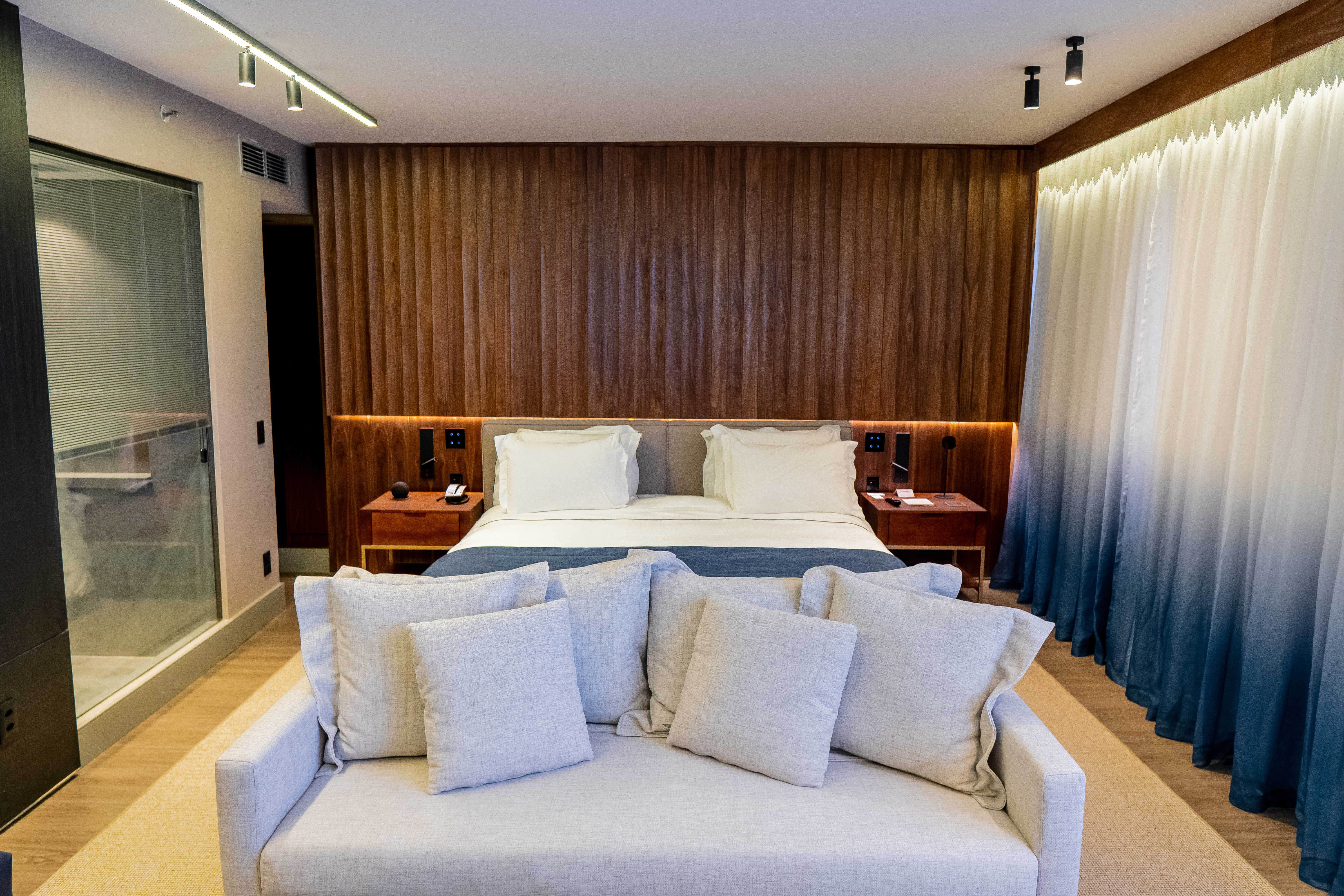 Royal, Suite, Single, King Bed