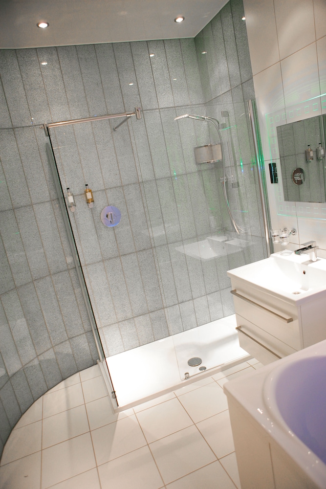 Windermere Suites 28/39
