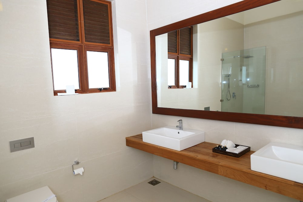 Amaranthe Bay Resort Spa 30/55