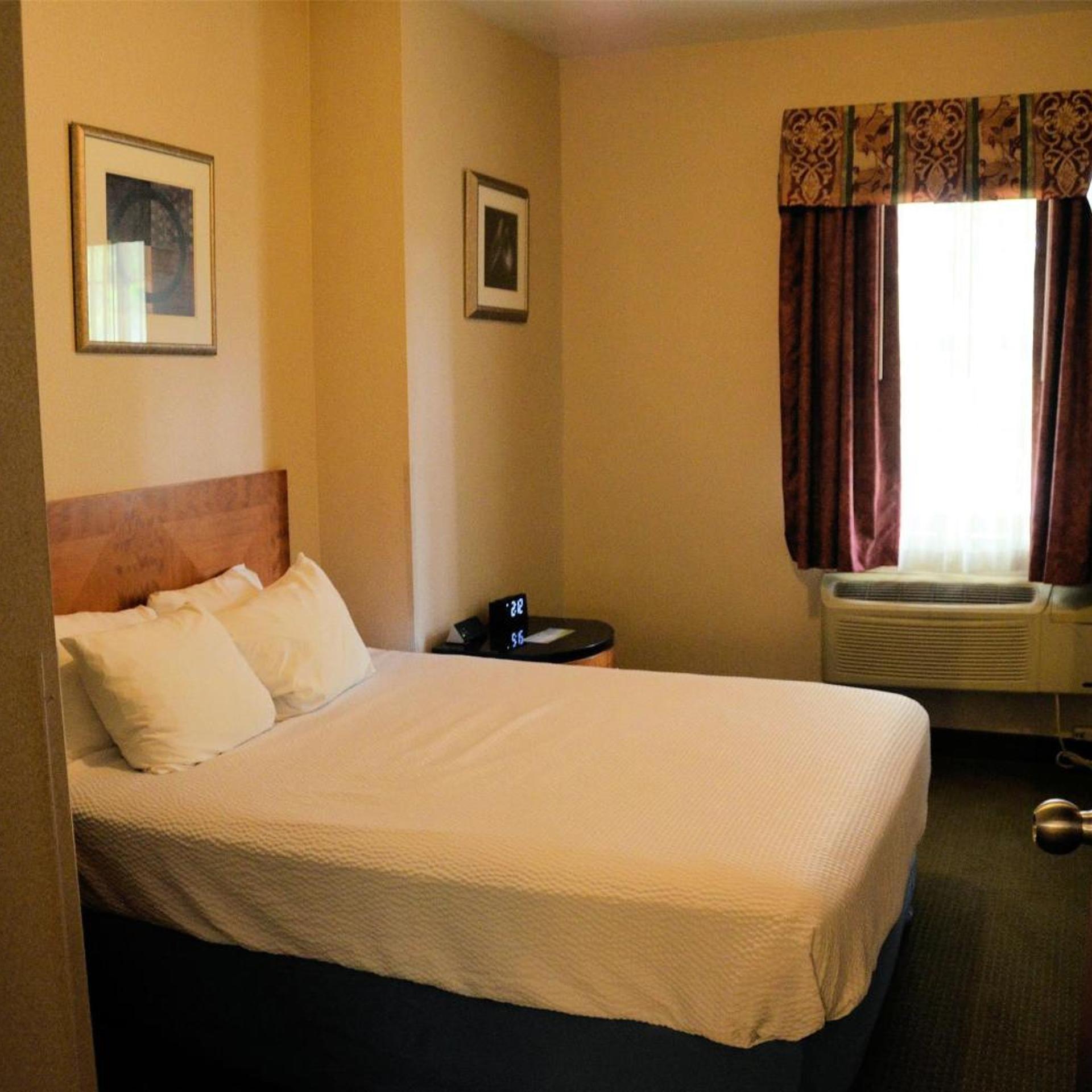 Deluxe, Suite, Queen Bed