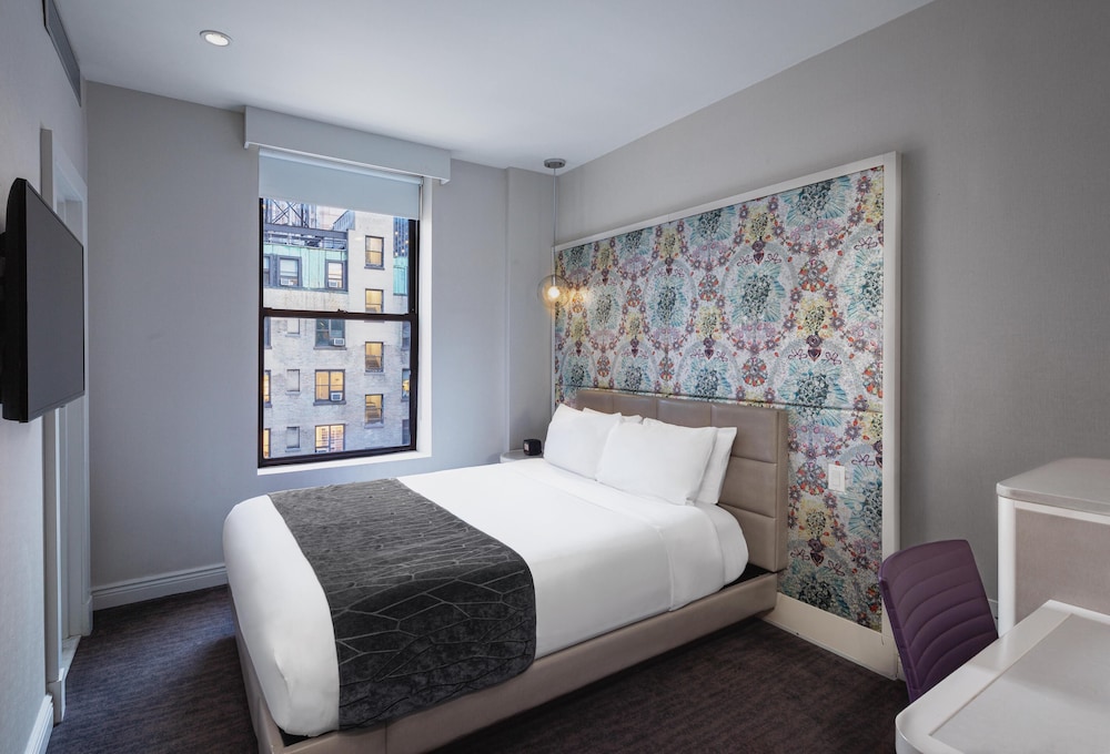 BRONZE, DOUBLE BED