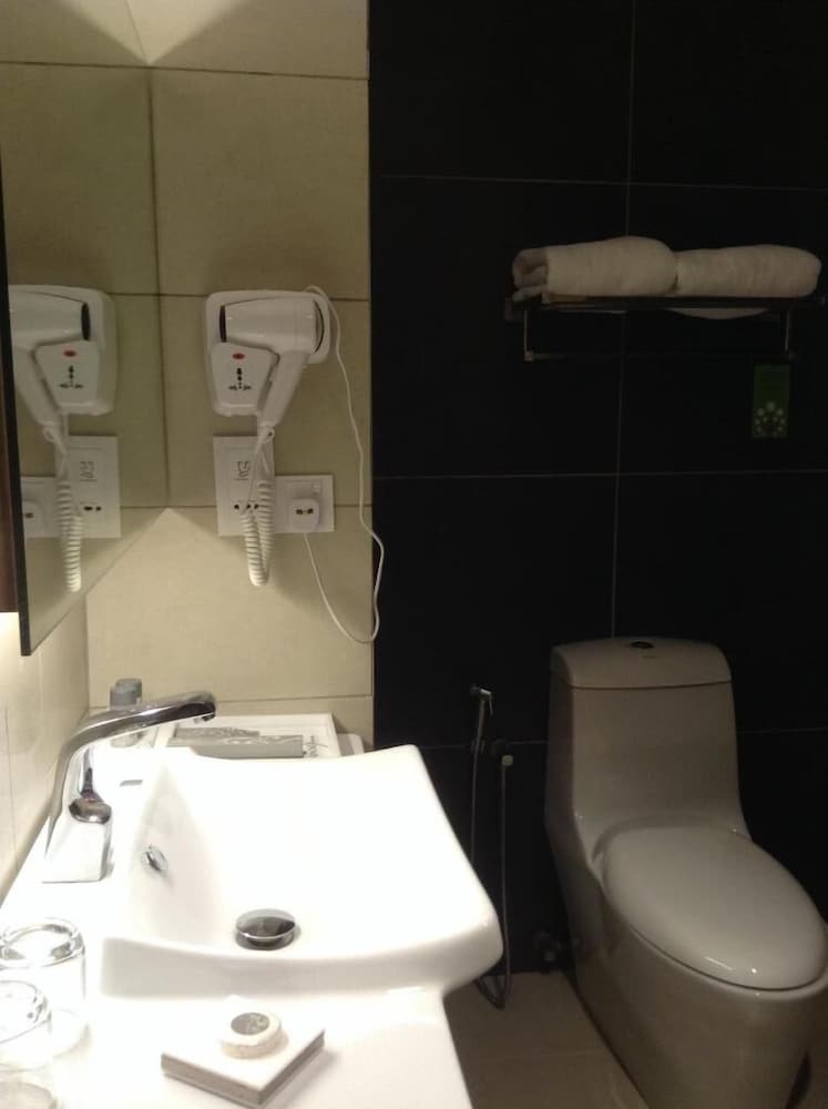 Kings Green Hotel 24/65