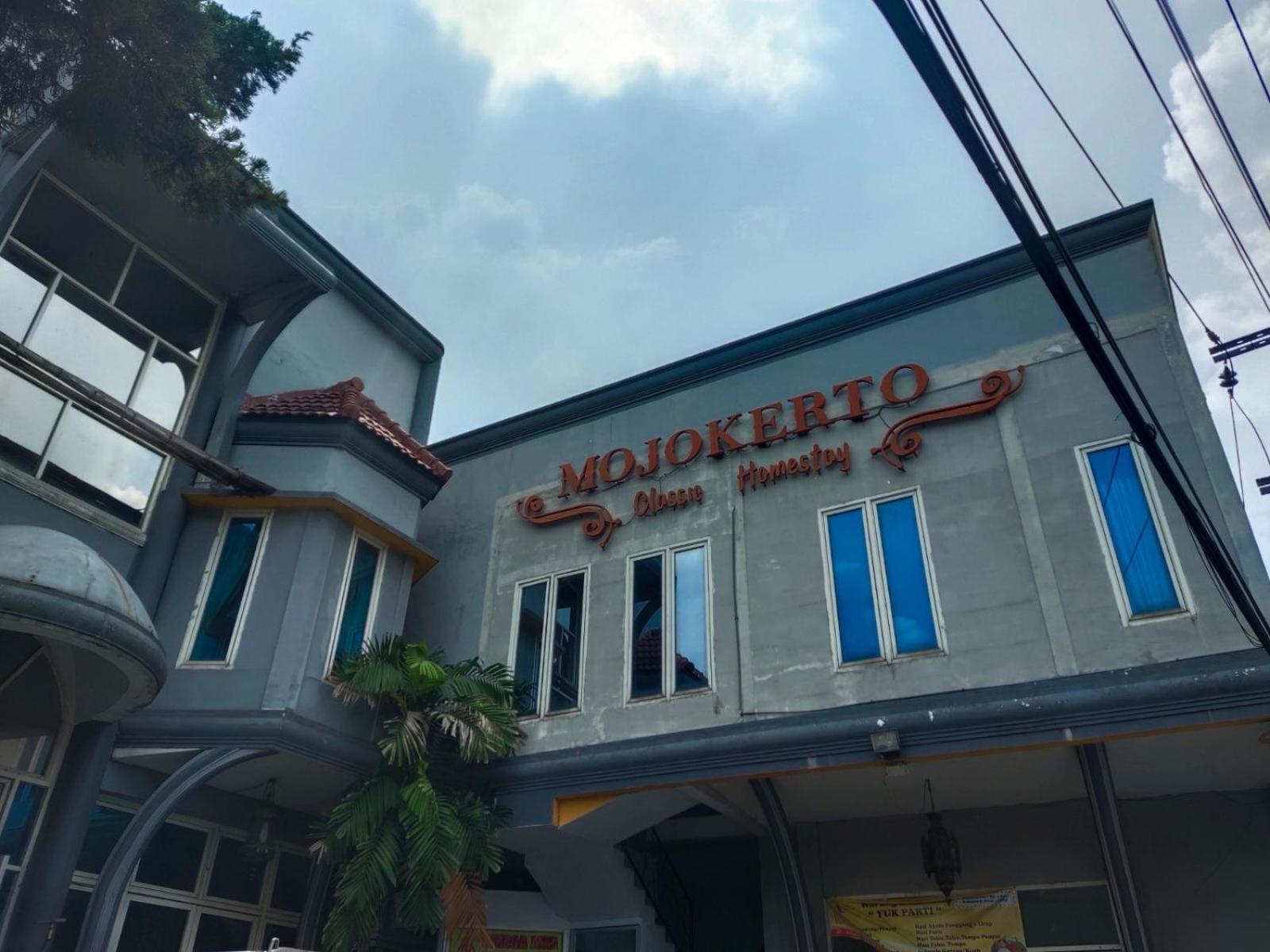 OYO 1239 Mojokerto Classic Homestay 1/41