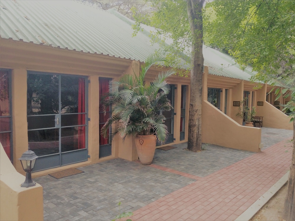Island Safari Lodge 2/50