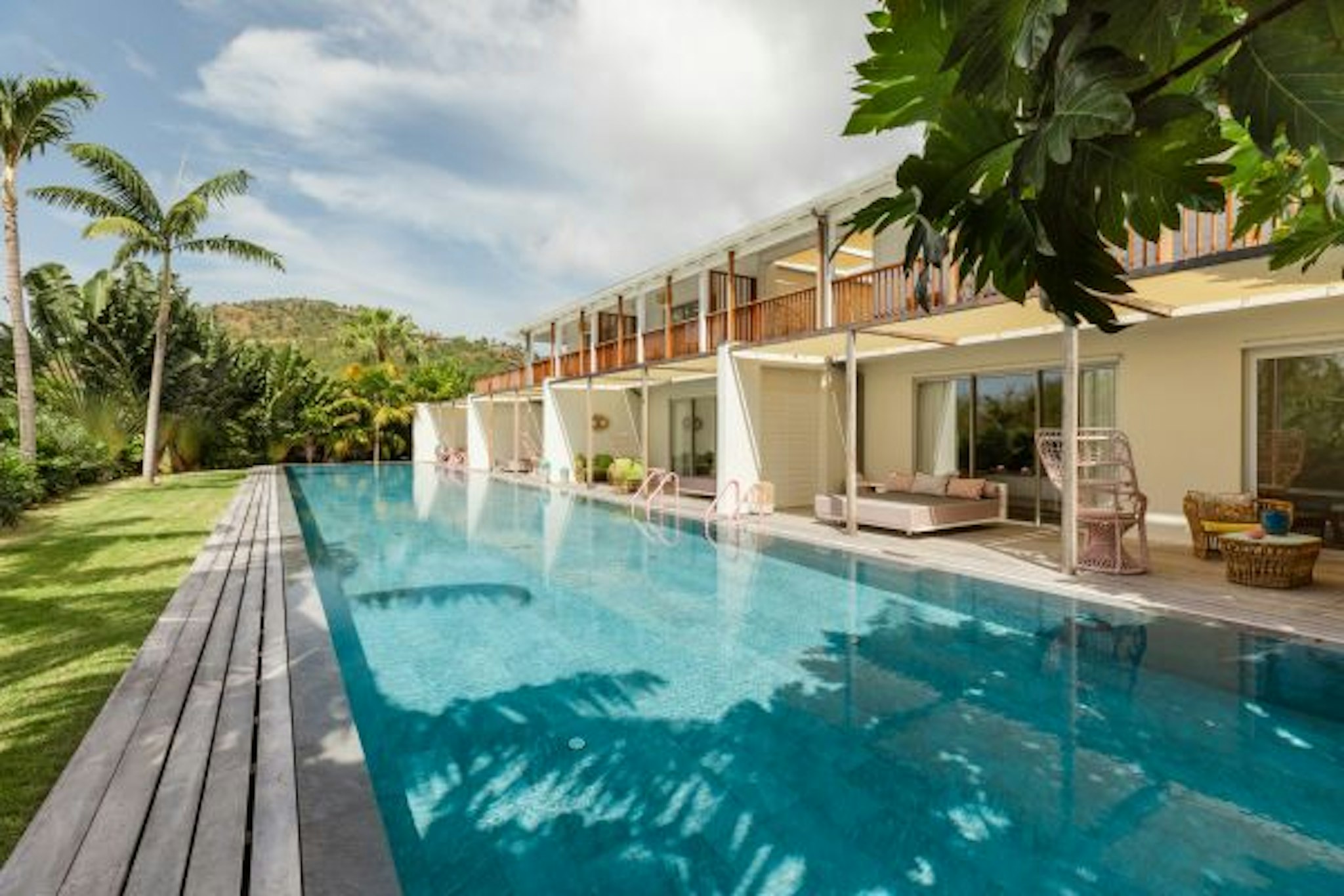 Tropical Hotel and Beach 39/46