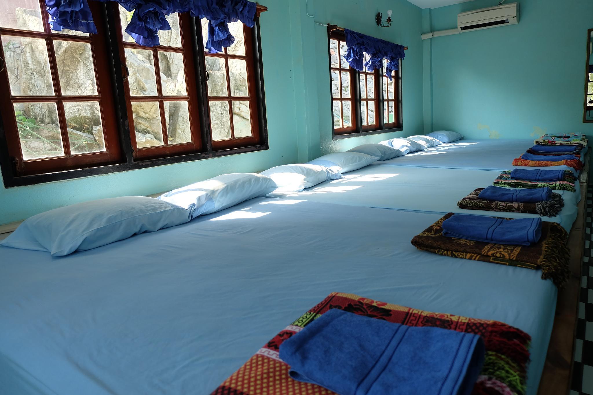 Sripitsanu Bungalows 10/36