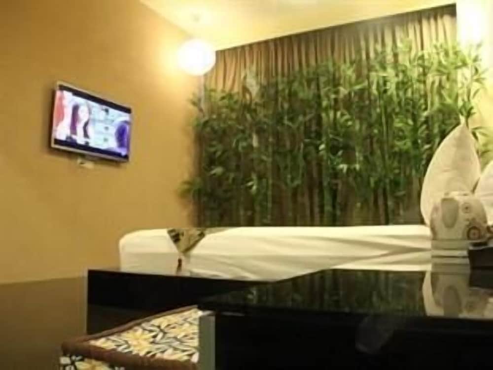 Love Inn Boutique Hotel 11/18
