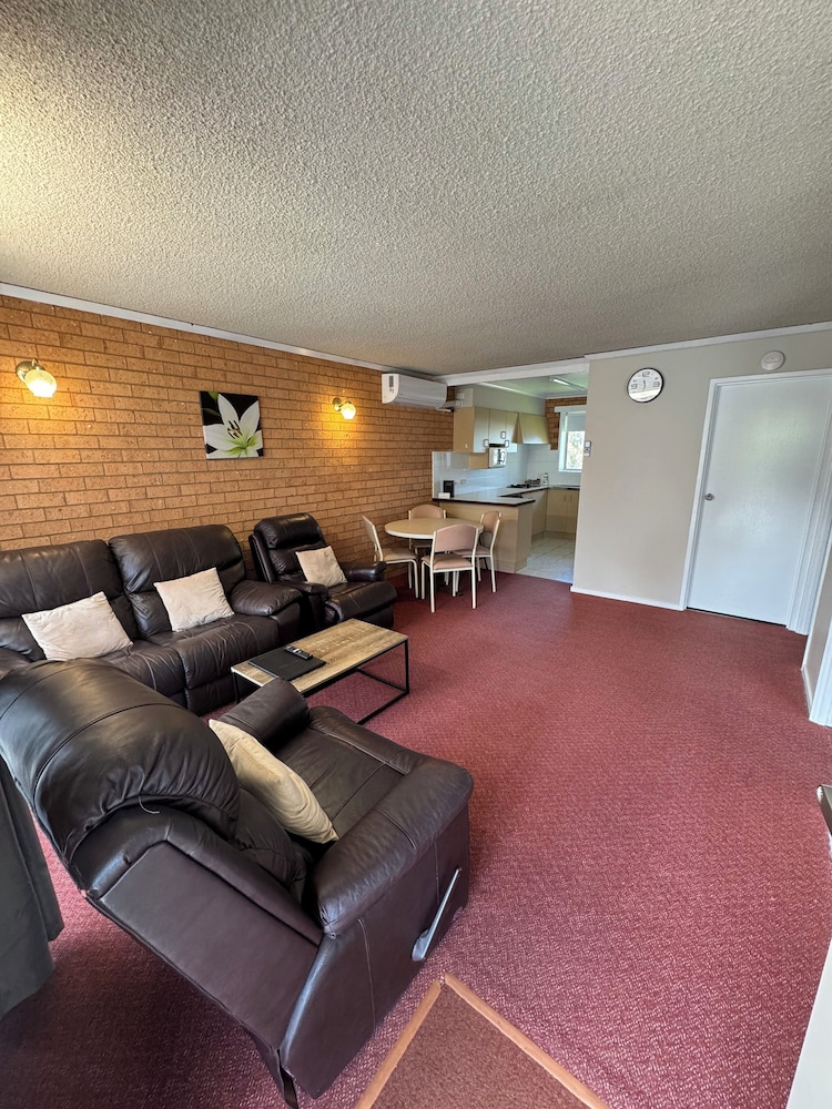 Blue Whale Motor Inn and Apartments 28/55