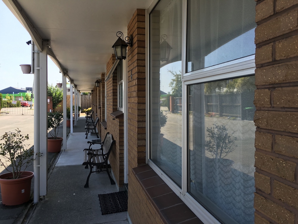Coachman Motel 16/39
