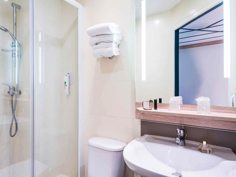 Ibis Styles Rouen Val-de-Reuil 76/78