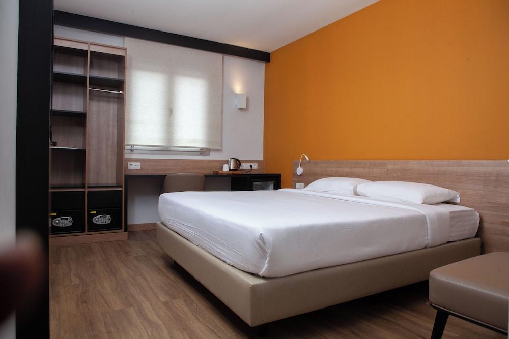 Dunia Hotel Bamako ACI 2000 12/24