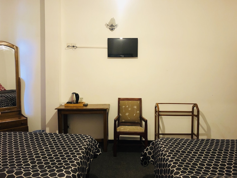 New Royal Mount Hotel 37/50