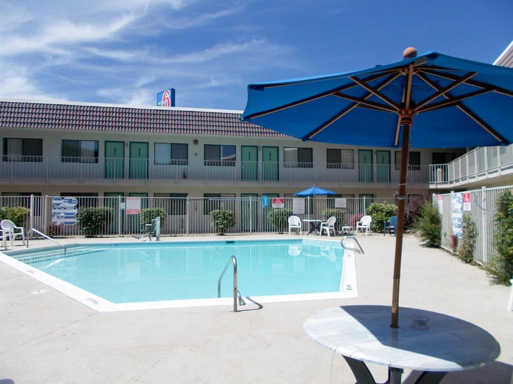 Motel6 Reno, NV - Livestock 10/42