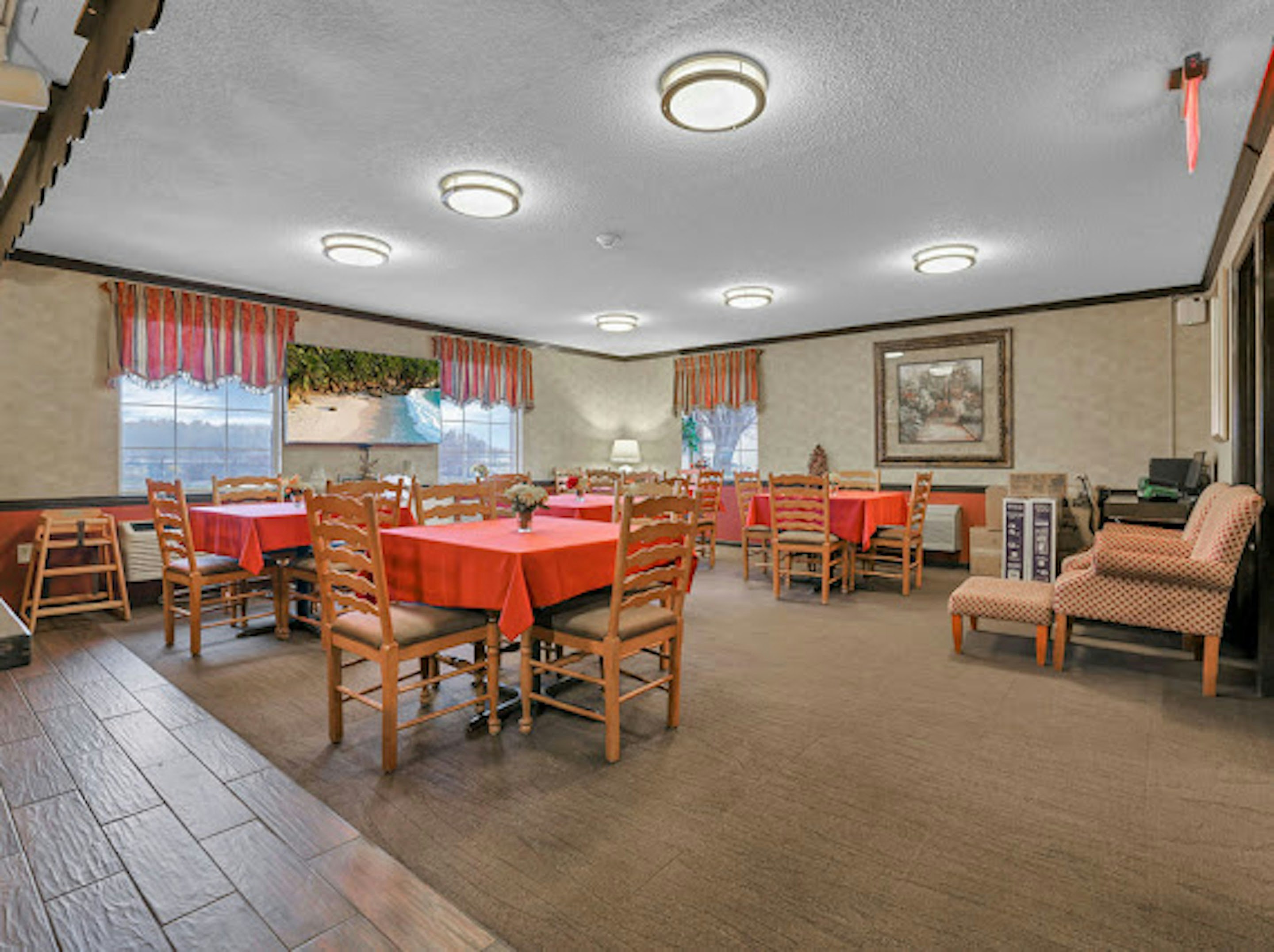 Red Roof Inn Uhrichsville 25/33