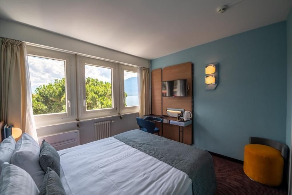 Mini, Double Bed, Partial Lake View