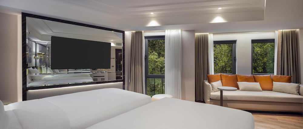 DELUXE, TWIN BEDS