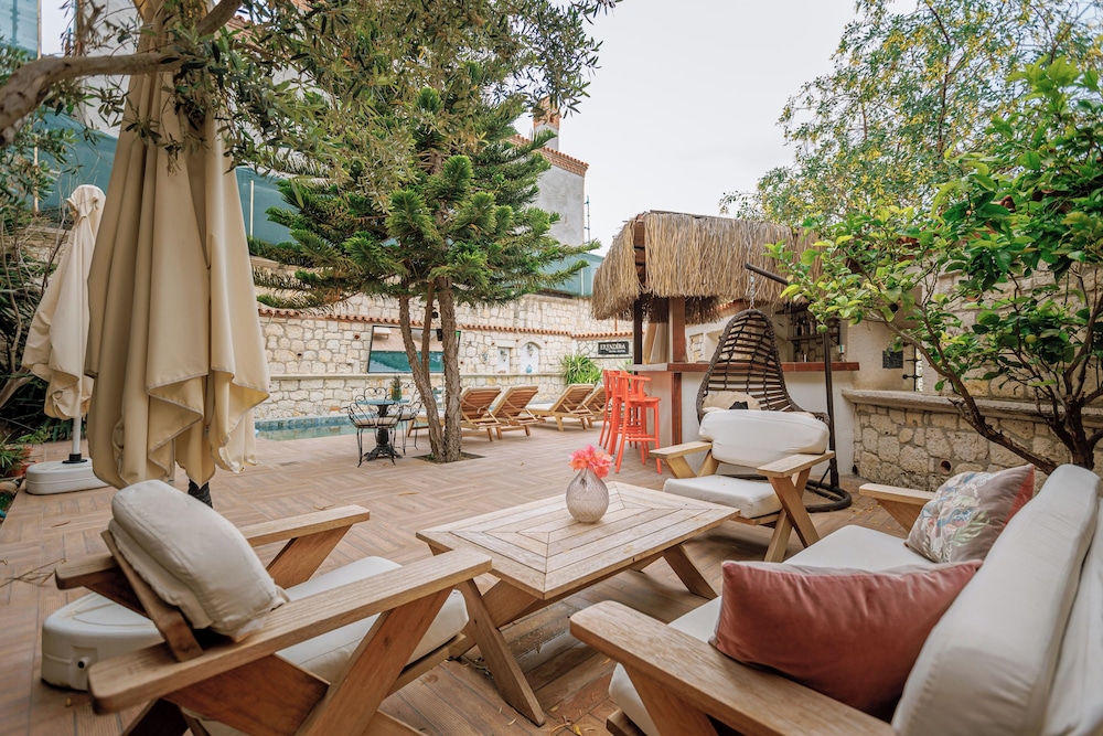 ERENDIRA HOTEL 43/75