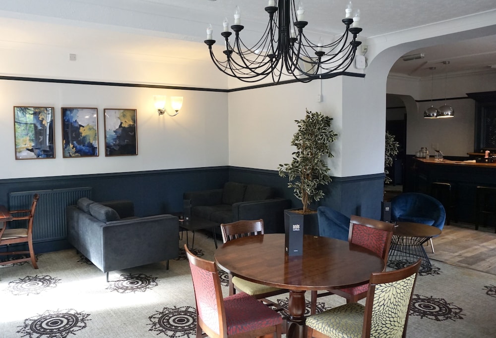The Carlton Manor Hotel 28/36